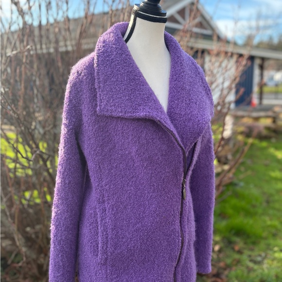 Vintage purple wool sweater coat with a beautiful curly bouclé texture. - Picture 5 of 9